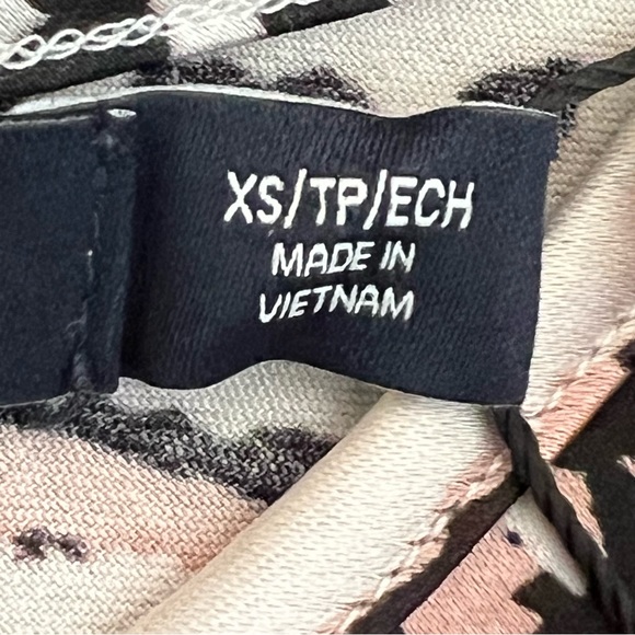 Calvin Klein Jeans Women’s Satin Animal Print XS Cami NWT - Picture 12 of 15